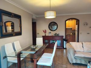 Isla de Benalmádena 1, Jacuzzi, 80m from the sea, AC, BBQ, Private parking, big Terrace