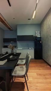 Premium Darkdesign 6pax In Desa ParkCity WifiTvbox