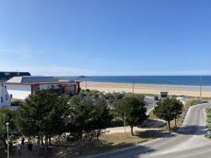 108 - Appartement T4, au dernier étage, avec ascenseur, de la résidence des Arcades, avec magnifique vue mer.