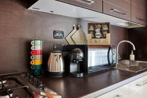 [Airport 8 min] AC - Netflix- Free Parking