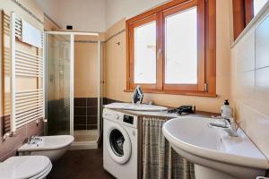 [Airport 8 min] AC - Netflix- Free Parking