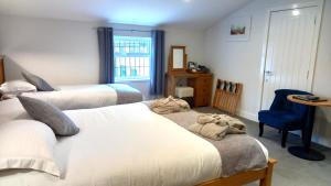 Deluxe Triple Room room in The Saxon Inn