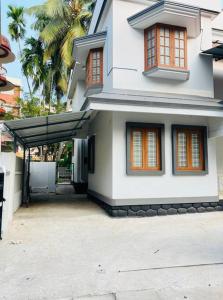 Guruvayur Homestay - 2 AC Bedrooms, Hall & Veranda