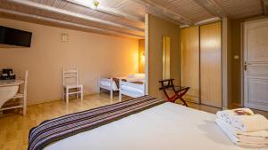 Hotels Hotel - Restaurant Le Couchetat : photos des chambres