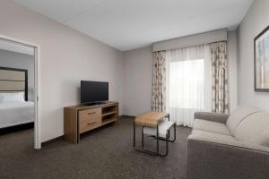 Queen Suite - Non-Smoking room in Homewood Suites by Hilton York