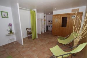 Maisons de vacances Le Jas charming Mas in Provence with shared pool nature calm space : photos des chambres