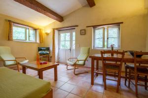 Le Jas charming Mas in Provence with shared pool nature calm space