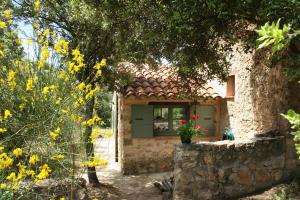 Maisons de vacances Lou Petarel Charming house with shared pool nature an calm in Provence : Maison de Vacances