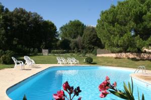 Maisons de vacances Lou Penequet a charming Mas in Provence with shared pool countryside : photos des chambres