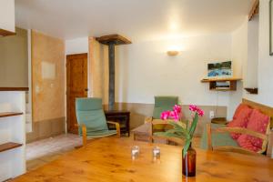 Maisons de vacances Lou Penequet a charming Mas in Provence with shared pool countryside : photos des chambres