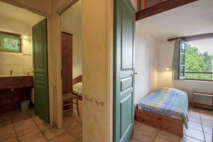 Maisons de vacances Lou Penequet a charming Mas in Provence with shared pool countryside : photos des chambres