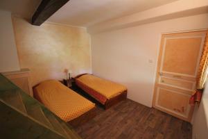 Maisons de vacances Les Messugues typical Provencal farmhouse with shared pool nature peace : photos des chambres