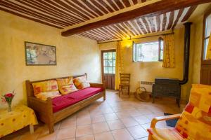Maisons de vacances Les Messugues typical Provencal farmhouse with shared pool nature peace : photos des chambres