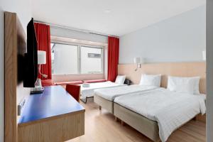 Family Room with Two Single Beds and Extra Bed room in Park Inn by Radisson Stockholm Hammarby Sjöstad