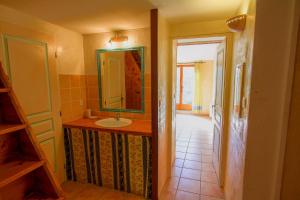 Maisons de vacances La Farigoule 68 person rental with shared pool nature and calm : photos des chambres