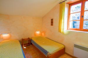 Maisons de vacances La Farigoule 68 person rental with shared pool nature and calm : photos des chambres