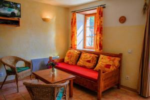 Maisons de vacances La Farigoule 68 person rental with shared pool nature and calm : photos des chambres