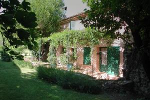 Maisons de vacances L'Oubradou Mas de charme shared pool in Provence nature and calm : photos des chambres