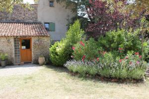Maisons de vacances L'Oubradou Mas de charme shared pool in Provence nature and calm : photos des chambres