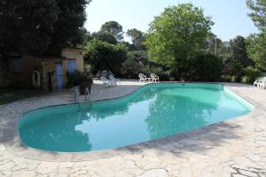 Maisons de vacances L'Oubradou Mas de charme shared pool in Provence nature and calm : photos des chambres