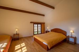 Maisons de vacances L'Oubradou Mas de charme shared pool in Provence nature and calm : photos des chambres