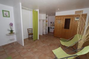 Maisons de vacances La Farigoule 68 person rental with shared pool nature and calm : photos des chambres