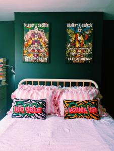 pet + kid friendly free parking v pink house!