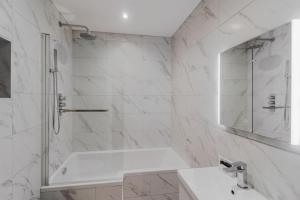 3BR Retreat, Allocated Parking, Private Garden - By Tempstay