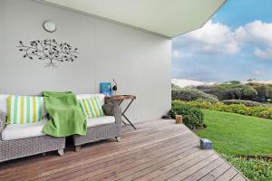 Dolphin Beach E5 by Host Agents