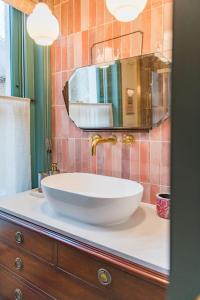 Ravenscourt - Stylish home by the sea