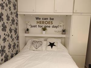 Studio Bowie with shared pool by Interhome