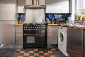 Arty House with Garden in Central Bristol