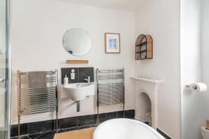 Arty House with Garden in Central Bristol