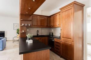 Faliro Sunlit 3BR Apartment by UPSTREET