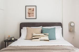 Faliro Sunlit 3BR Apartment by UPSTREET