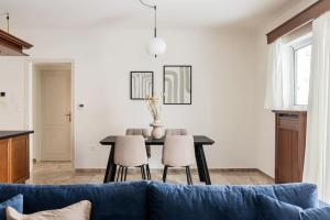 Faliro Sunlit 3BR Apartment by UPSTREET