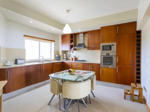 Apartment Aguia M T2 by Interhome