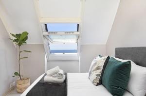 Dolphin Beach H301 by Host Agents