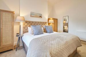 Host & Stay - Salty Bay