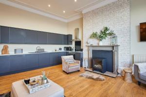 Host & Stay - Salty Bay