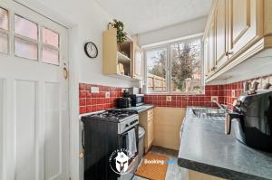 Premium Offers l Last-Minute Escape l on 3-Bed House Near Leicester City Centre l Free Wi-Fi & Parking l Sleeps 6 l Invicta Stays Short Lets & Serviced Accommodations