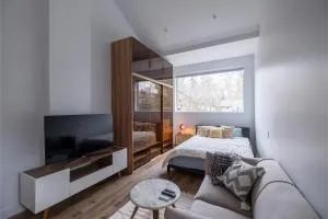Queen Loft in Nature - Etobicoke