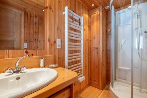 Chalets Spacious family chalet with balcony and garden : photos des chambres