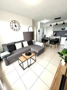 Appartements Superbe appart avec Jardin a 2 min de l’Aeroport-4 pers : photos des chambres