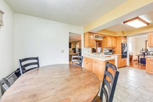 Convenient Racine Home 4 Mi to Lake Michigan!