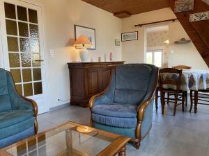 Appartements 609 - Appartement T3 au premier etage d'une maison a quelques pas de la plage et des commerces d'Erquy : photos des chambres