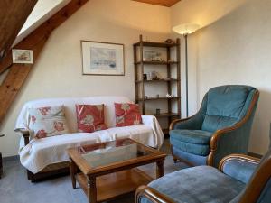 Appartements 609 - Appartement T3 au premier etage d'une maison a quelques pas de la plage et des commerces d'Erquy : photos des chambres