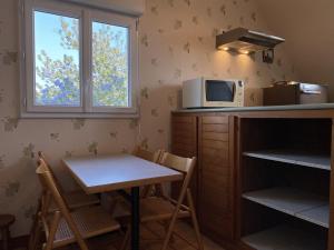 Appartements 609 - Appartement T3 au premier etage d'une maison a quelques pas de la plage et des commerces d'Erquy : photos des chambres