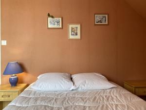 Appartements 609 - Appartement T3 au premier etage d'une maison a quelques pas de la plage et des commerces d'Erquy : photos des chambres