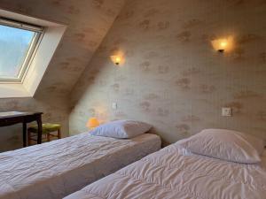 Appartements 609 - Appartement T3 au premier etage d'une maison a quelques pas de la plage et des commerces d'Erquy : photos des chambres